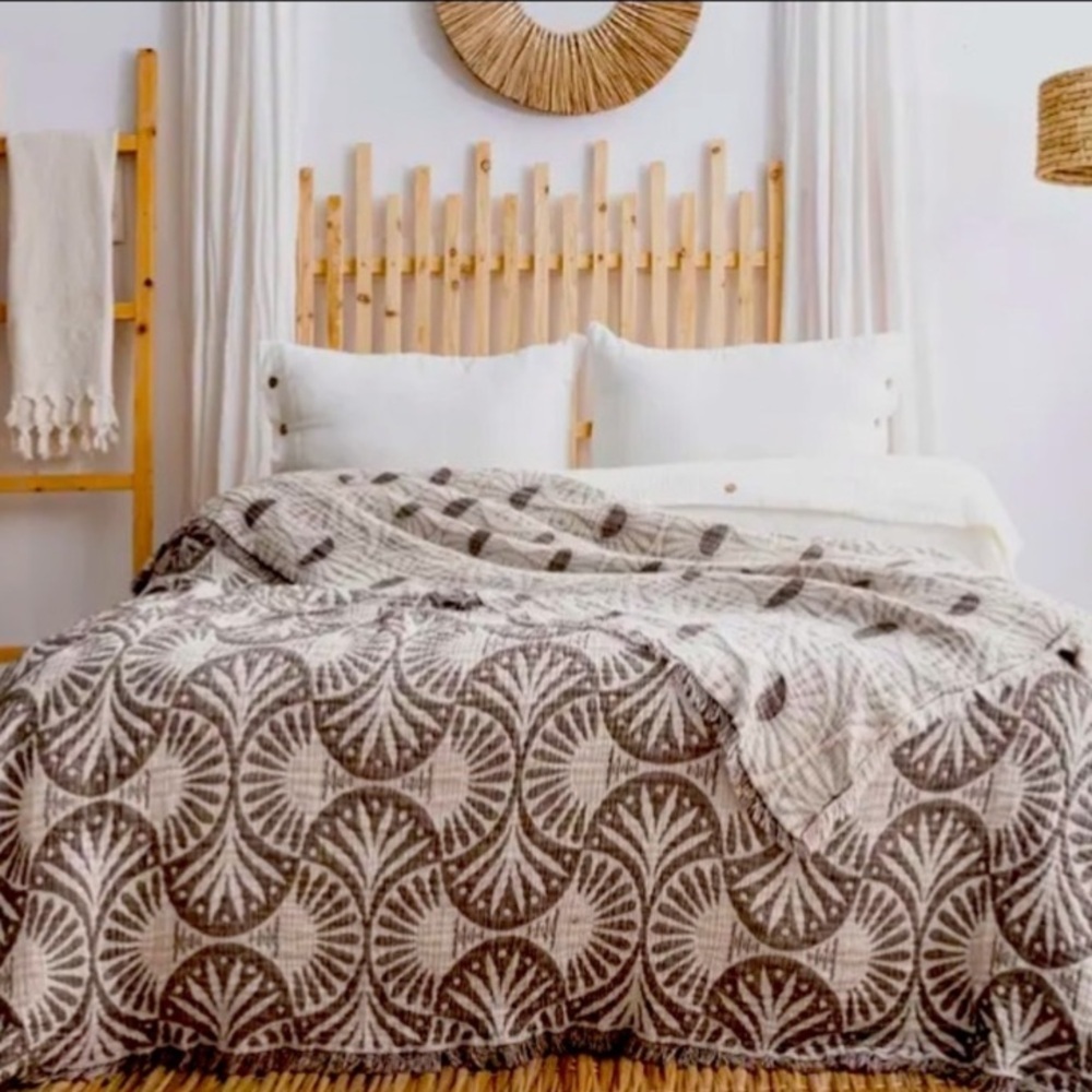 KING Deco Leaf Quilt Bedspread Comforter 2 Side FLiPSiDE Tan + Cream NEW